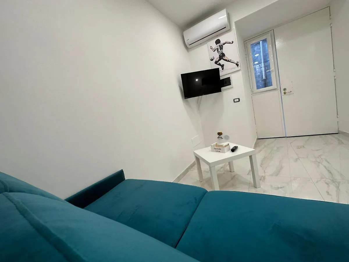 La Vie Est Belle Apartman Nápoly